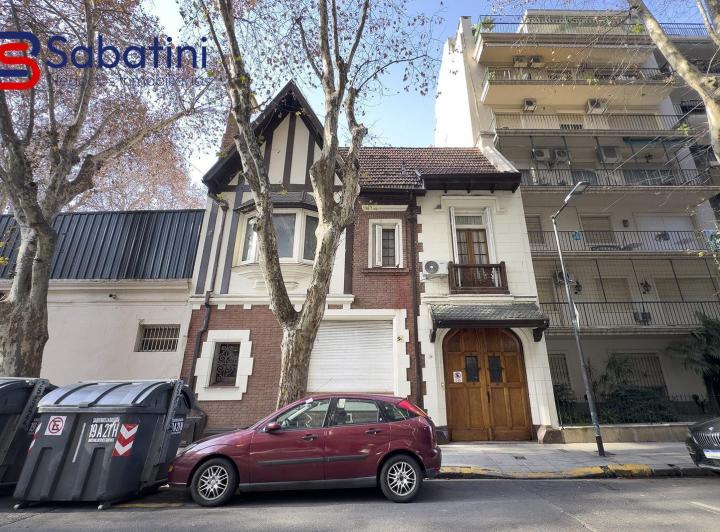 Casa · 315m² · 8 Ambientes · 2 Cocheras