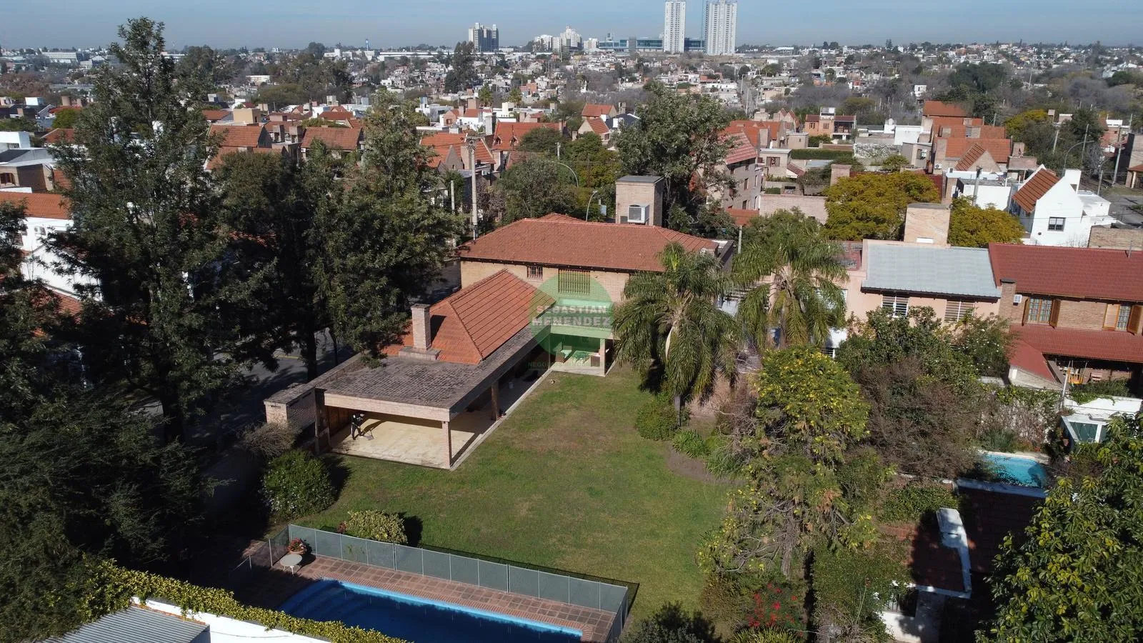 Categoría - 4 Dormitorios - 1000M2 - Casa en venta en urca