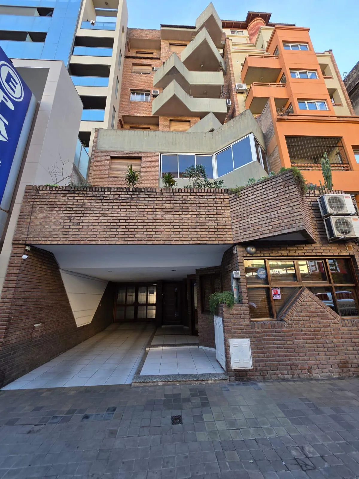 AMPLIO DEPARTAMENTO EN ALQUILER 2 DORM EN NVA CBA!