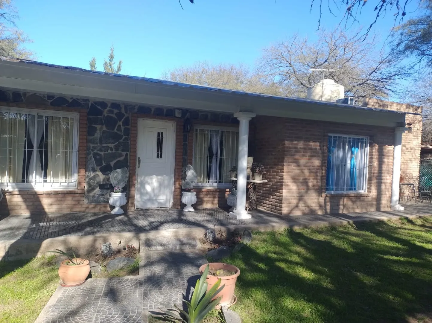 SE ALQUILA CASA DE 2 DORMITORIOS EN ANISACATE