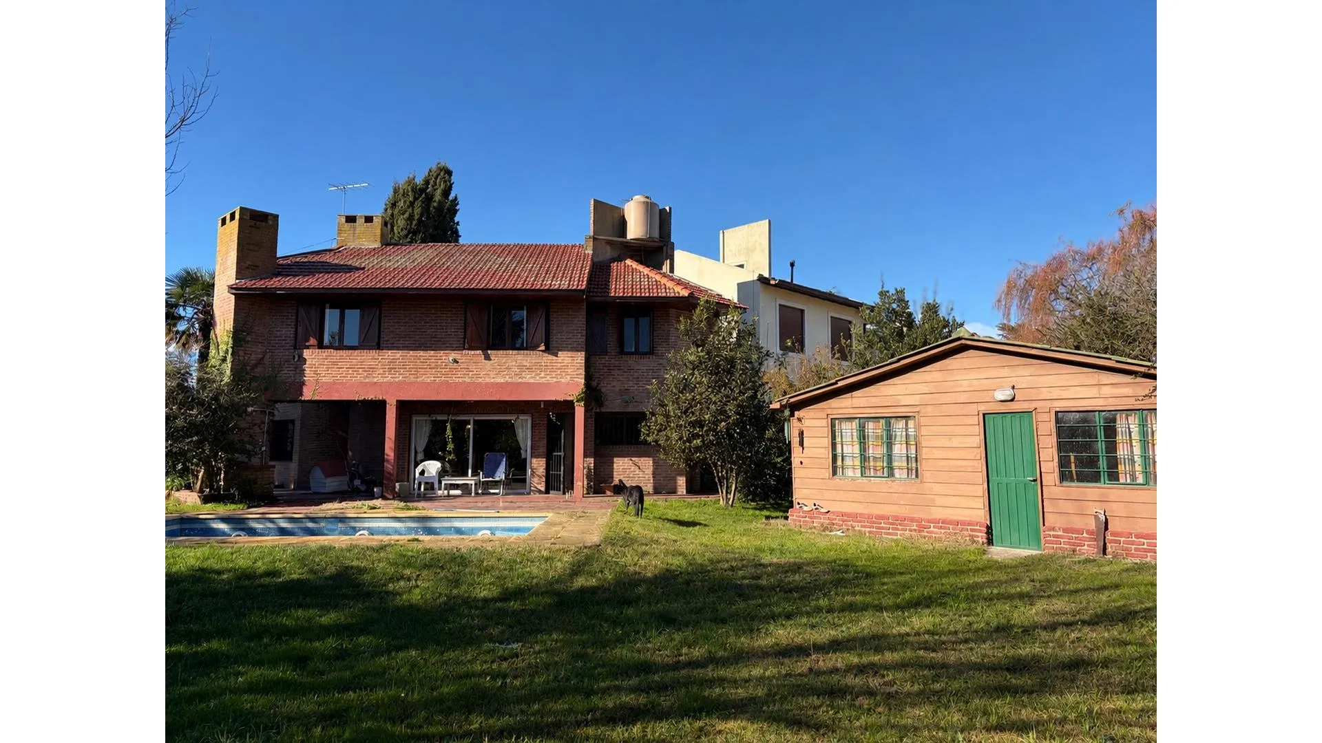 Venta Chalet 4 Ambientes en Doble Lote con quincho y pileta