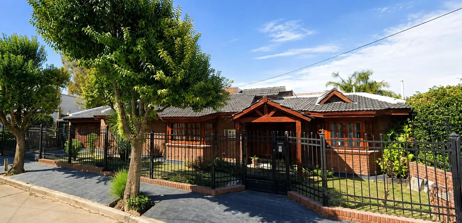 GRANJA DE FUNES - CASA 5 DORM C PILETA