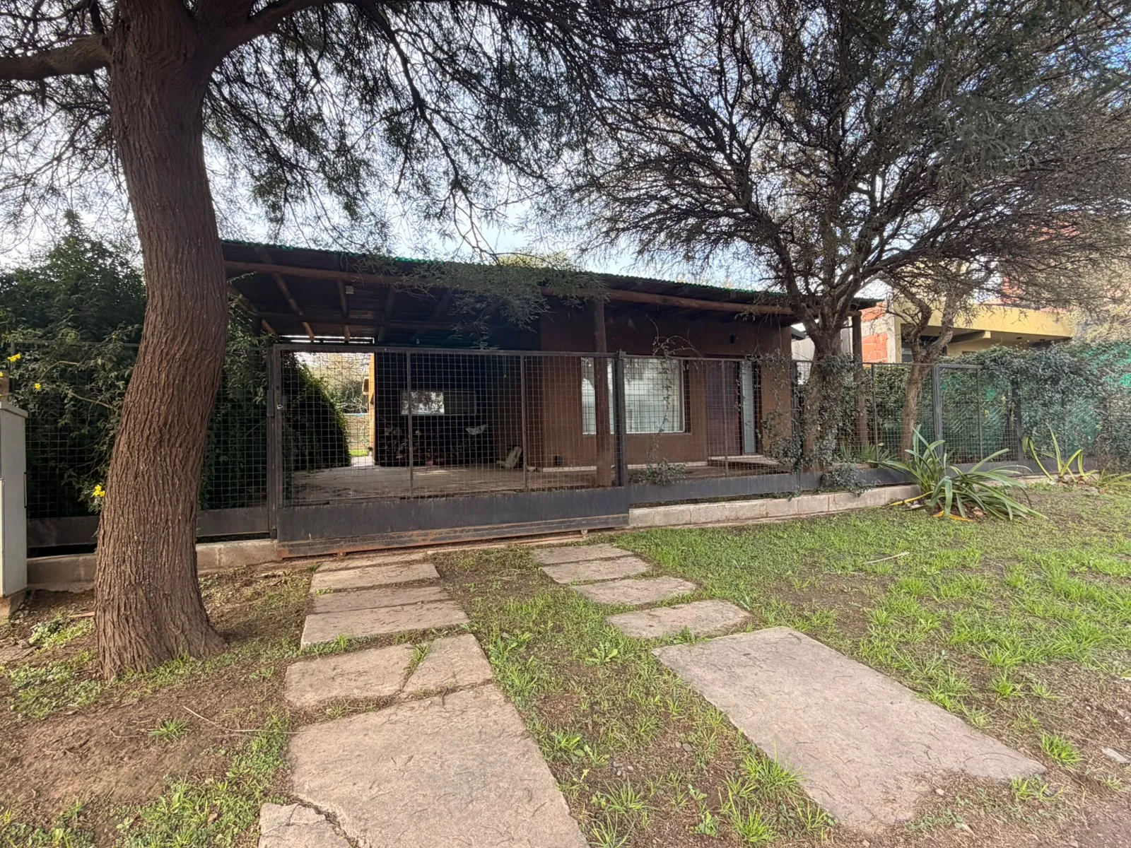 Casa en Venta en Villa Catalina | 2 Dorm. | Pileta y Quincho