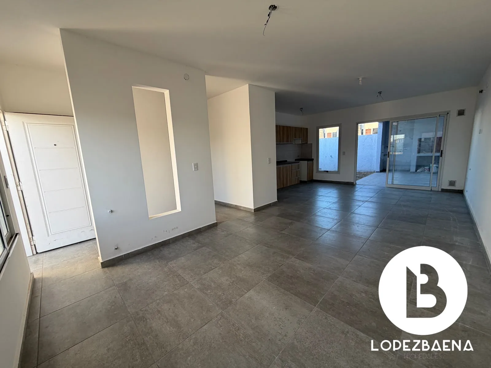Vendo Duplex 2 dorm, 2 baños San Ignacio Village (Manantiales II) Frente plaza