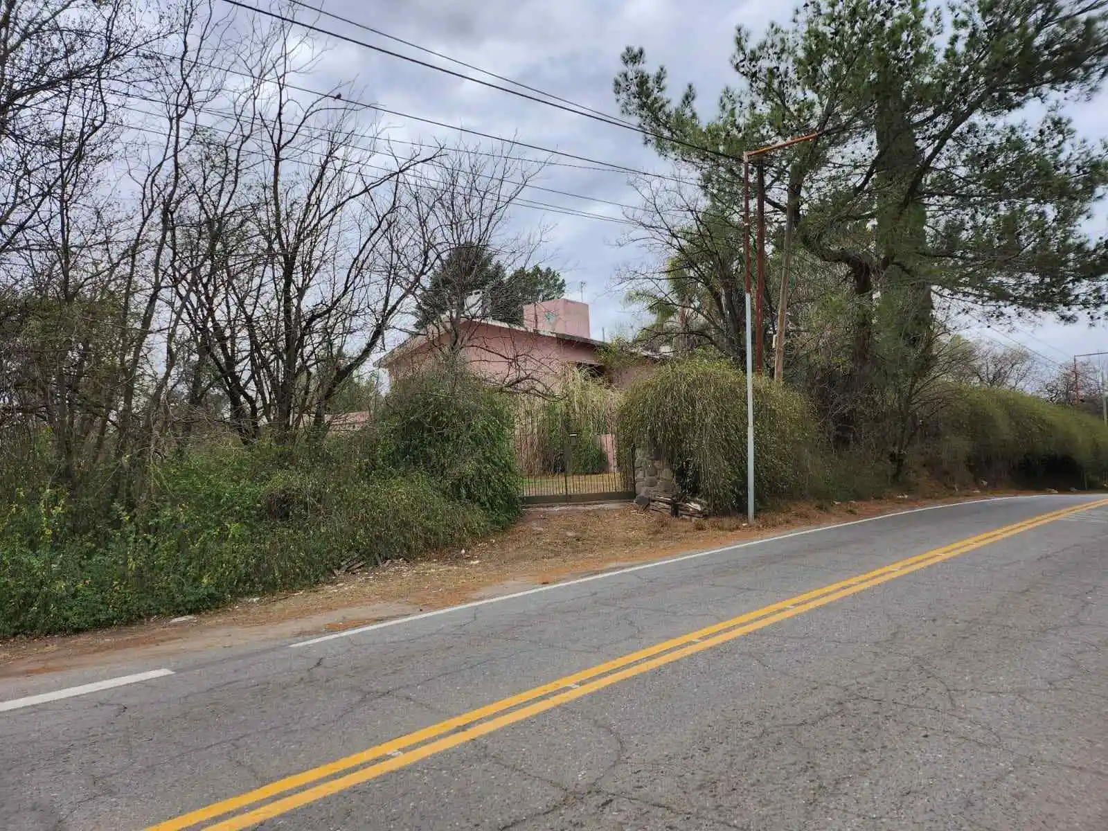 Venta Macro lote 4190 m2 con Vivienda existente de 593 M2 Cubiertos-Frente Count...