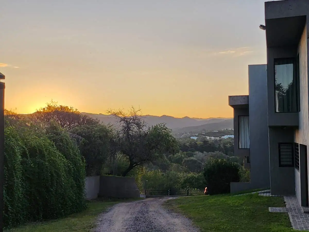 Venta dúplex 2 dormitorios en Villa Allende (apto crédito).