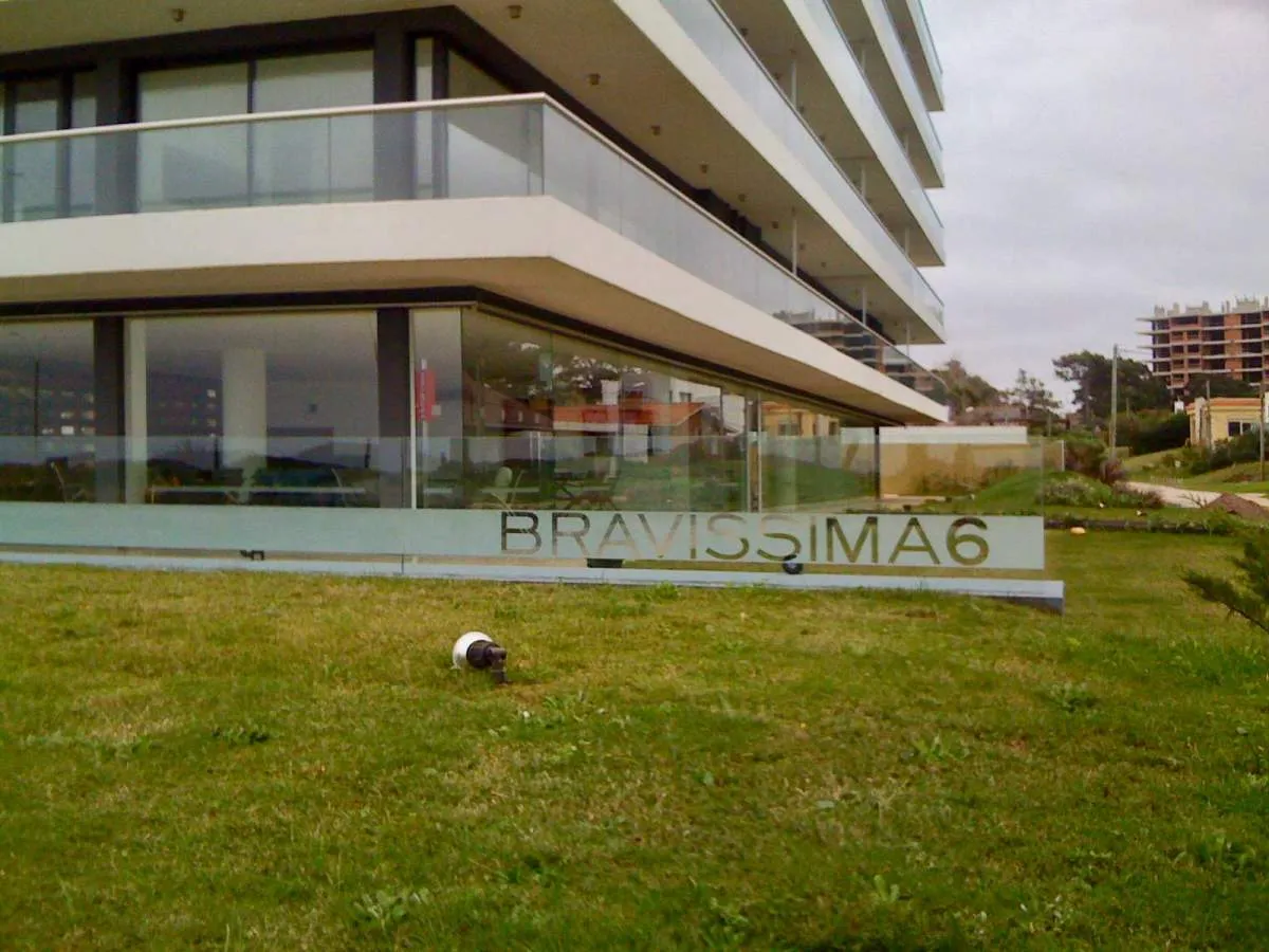 Venta departamento de dos dormitorios en torre Bravissima (parada 6)