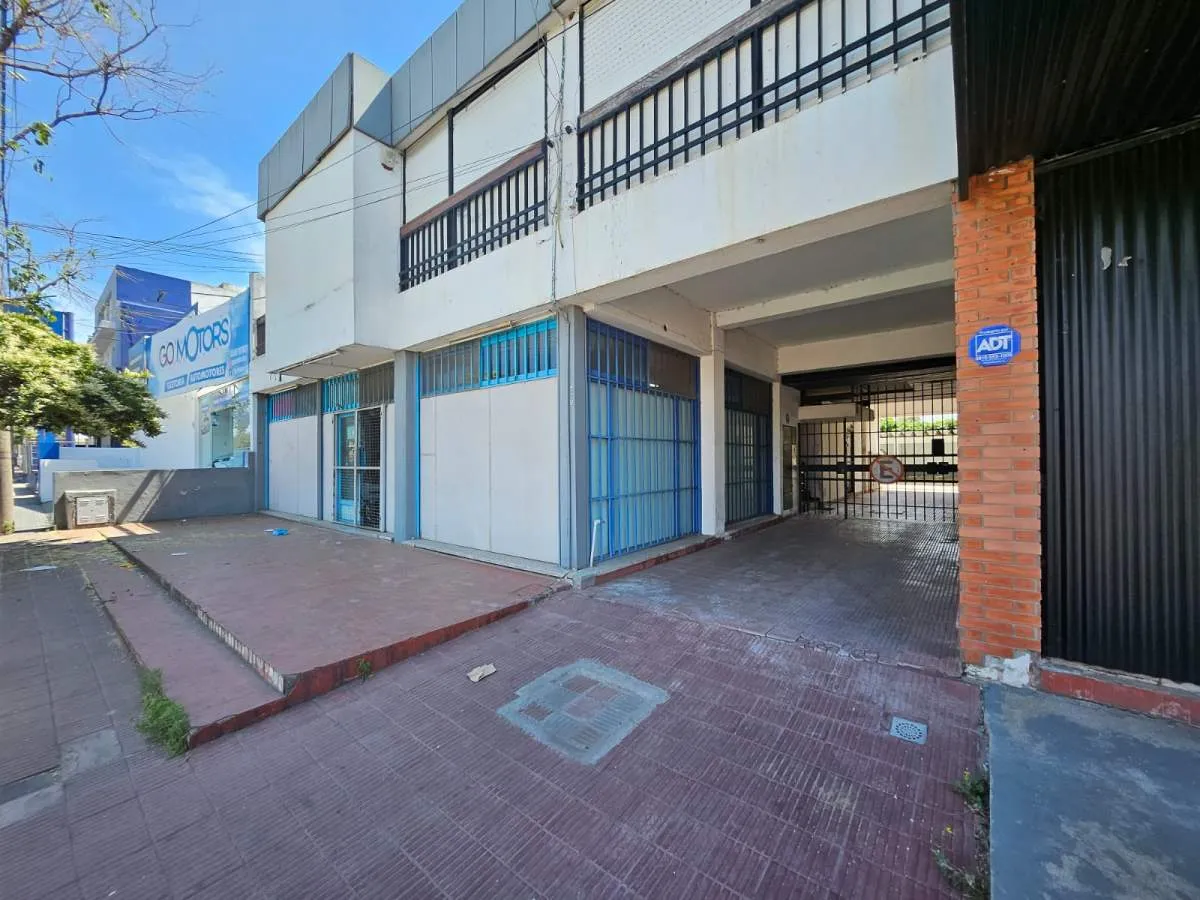 Alquiler Local sobre Av. Sabattini 166 m2