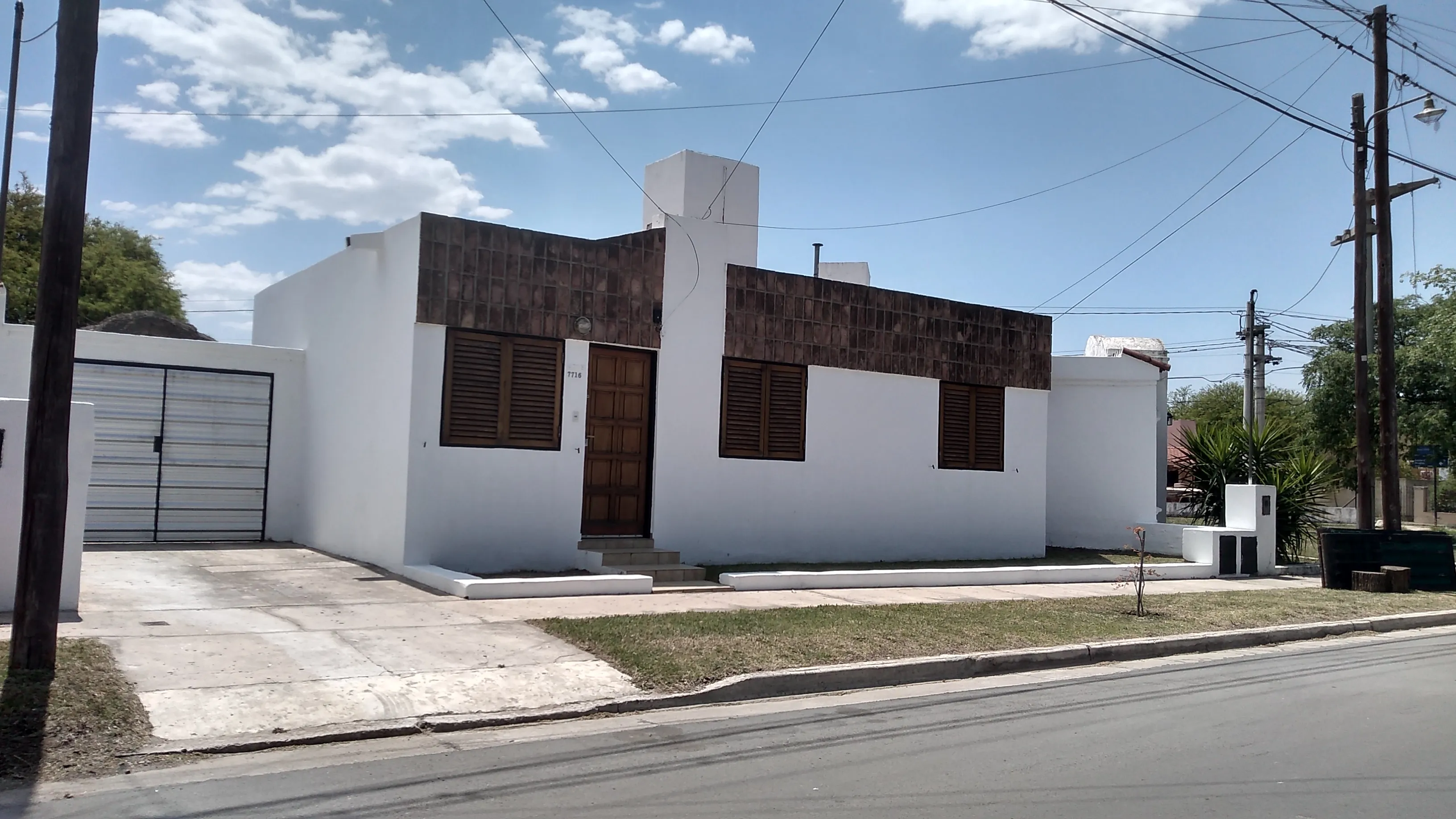 ALQUILO - Arguello: A metros de Recta Martinolli Y Heriberto Martinez.