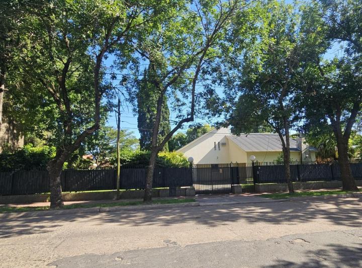 Casa · 350m² · 7 Ambientes · 1 Cochera