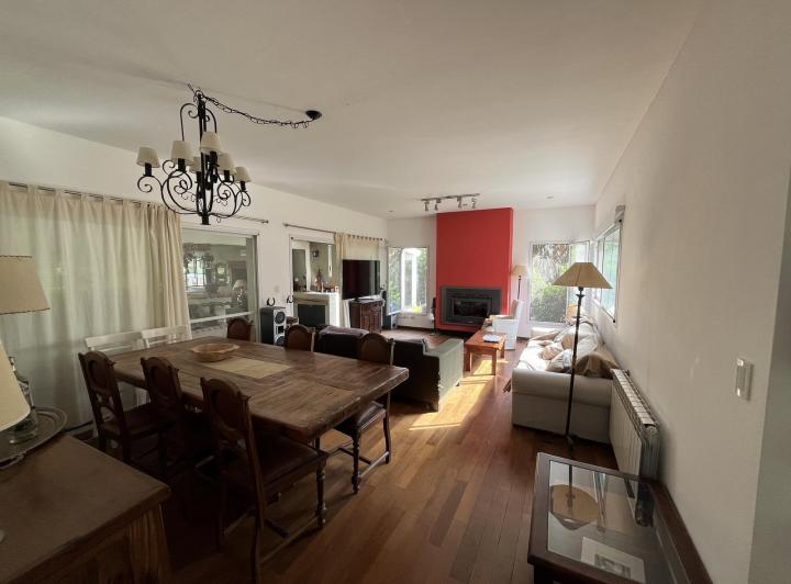 Casa · 3700m² · 7 Ambientes · 4 Cocheras