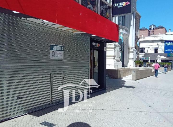 Local comercial · 220m²