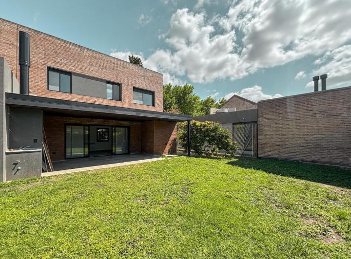Casa · 128m² · 5 Ambientes