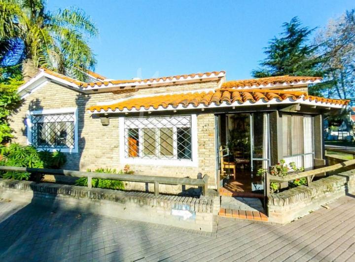 Casa · 163m² · 7 Ambientes · 1 Cochera