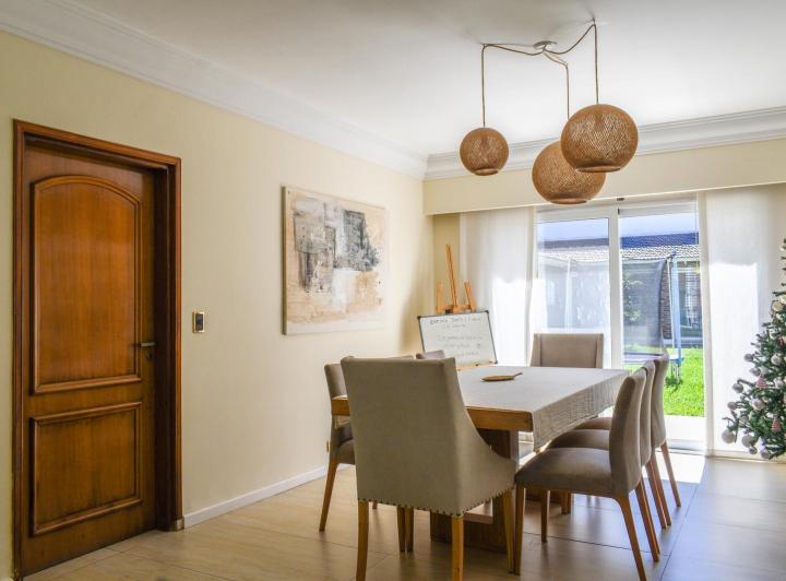 Casa · 367m² · 9 Ambientes · 2 Cocheras