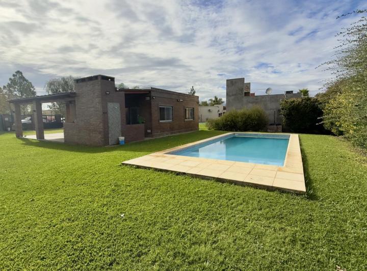 Casa · 79m² · 5 Ambientes · 2 Cocheras