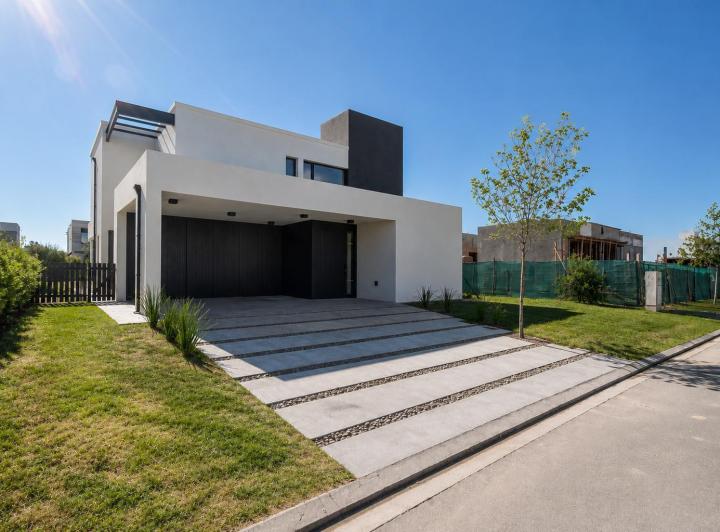 Casa · 350m² · 5 Ambientes · 2 Cocheras