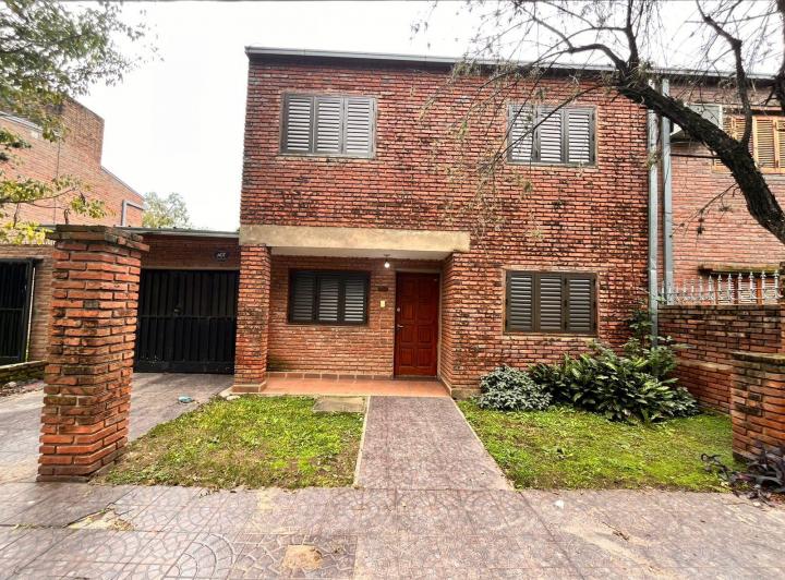 Casa · 165m² · 4 Ambientes · 3 Cocheras