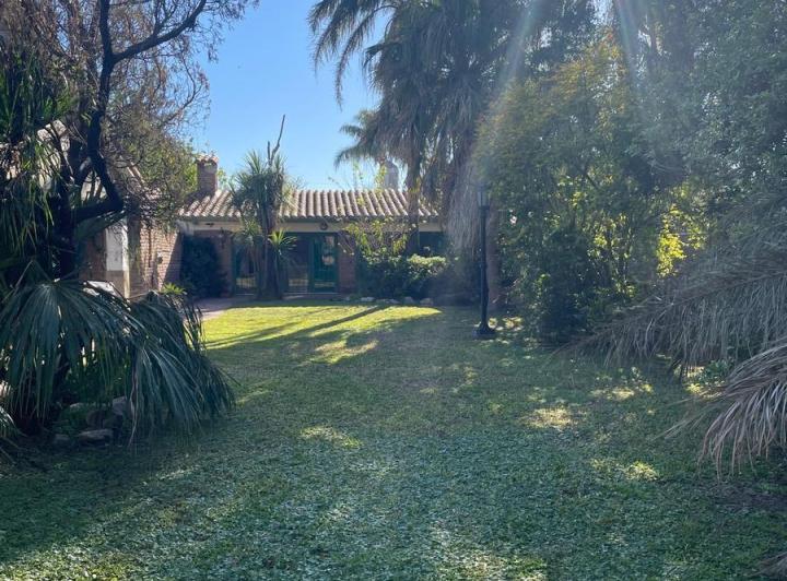 Casa · 280m² · 10 Ambientes · 3 Cocheras