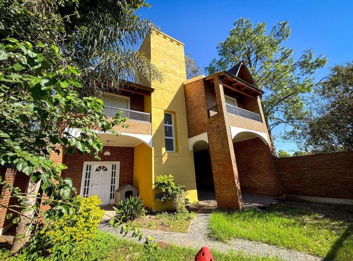 Casa · 150m² · 5 Ambientes · 2 Cocheras