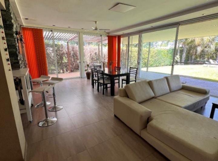 Casa · 223m² · 11 Ambientes · 4 Cocheras