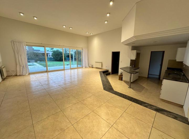 Casa · 126m² · 5 Ambientes · 2 Cocheras