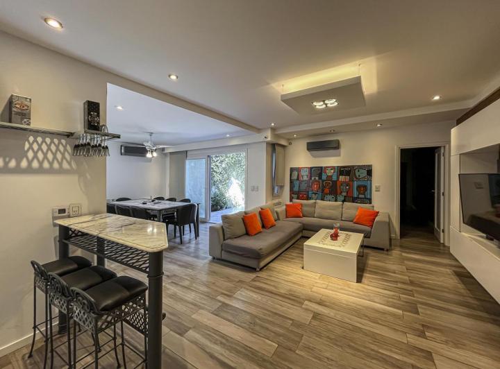 Casa · 285m² · 6 Ambientes · 2 Cocheras