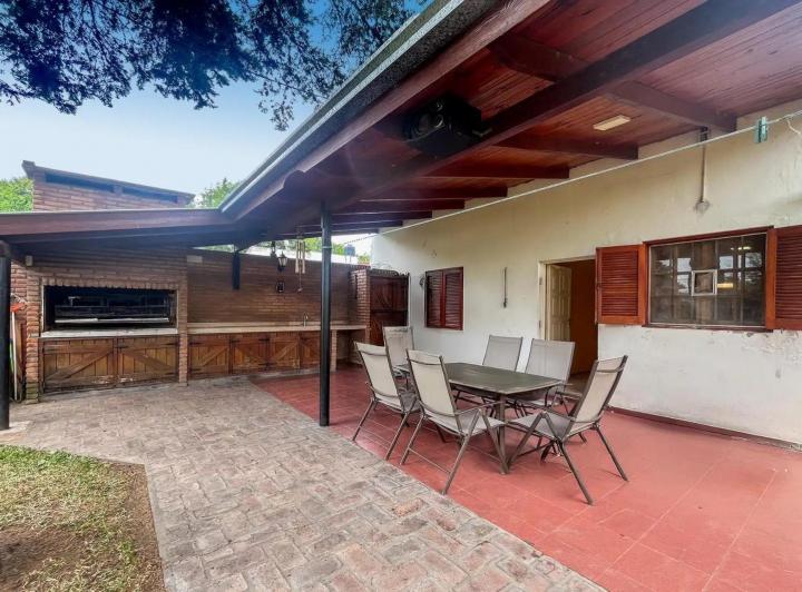 Casa · 207m² · 6 Ambientes · 2 Cocheras