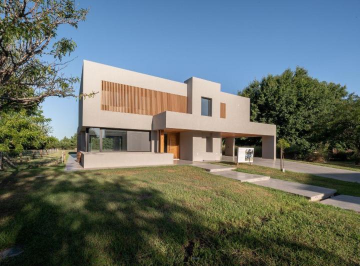 Casa · 455m² · 6 Ambientes · 2 Cocheras