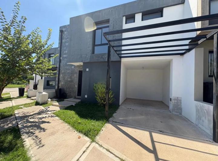Casa · 140m² · 5 Ambientes · 1 Cochera