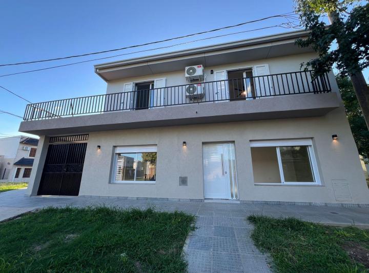 Casa · 244m² · 5 Ambientes · 2 Cocheras
