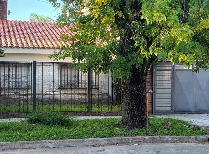 Casa · 196m² · 7 Ambientes · 2 Cocheras