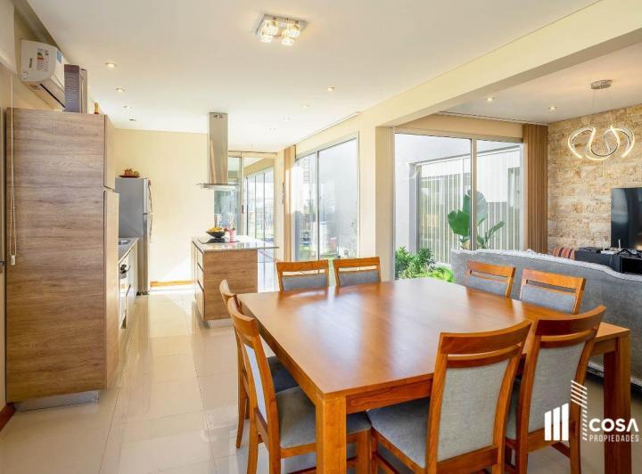 Casa · 207m² · 5 Ambientes · 2 Cocheras