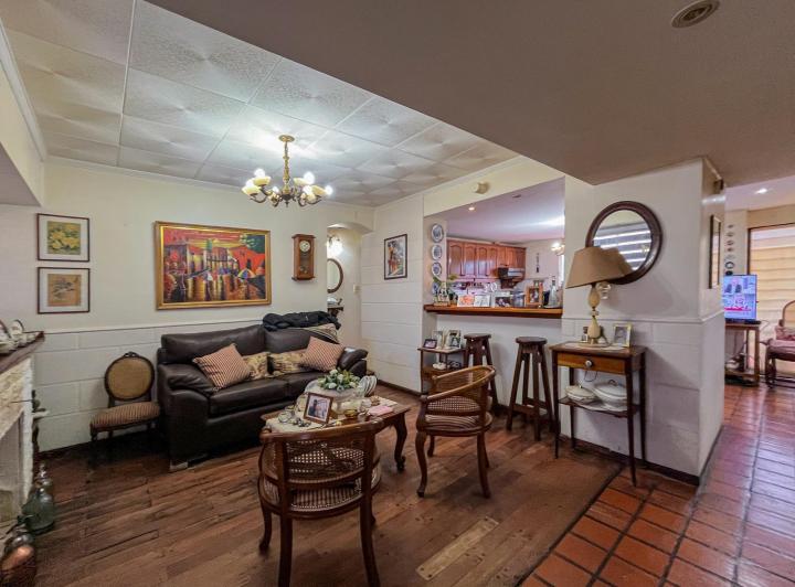 Casa · 224m² · 6 Ambientes · 1 Cochera