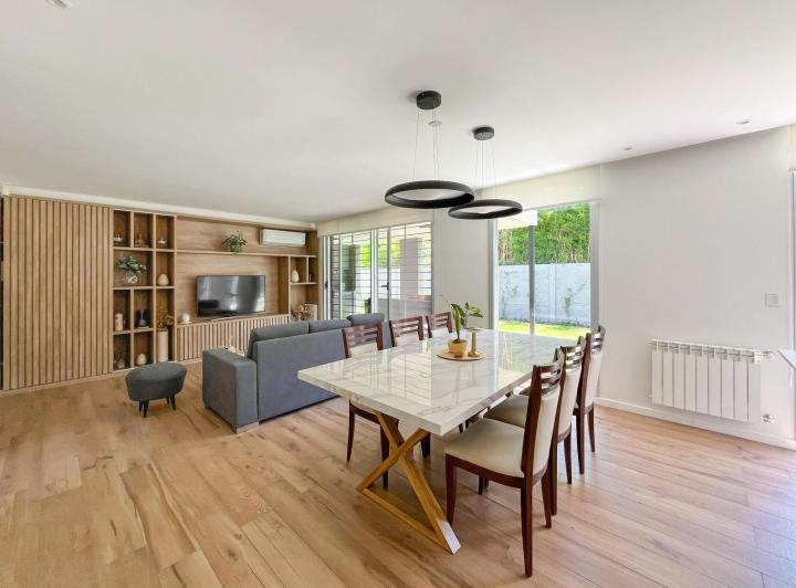 Casa · 147m² · 6 Ambientes · 1 Cochera