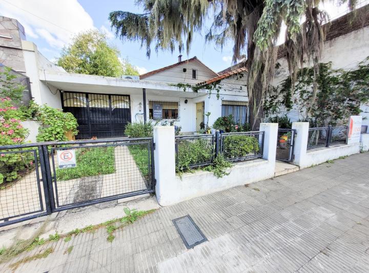 Casa · 230m² · 5 Ambientes · 1 Cochera