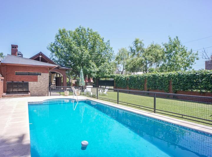 Casa · 503m² · 9 Ambientes · 2 Cocheras
