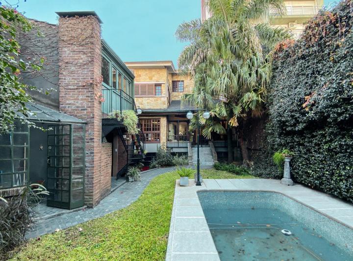 Casa · 465m² · 9 Ambientes · 4 Cocheras