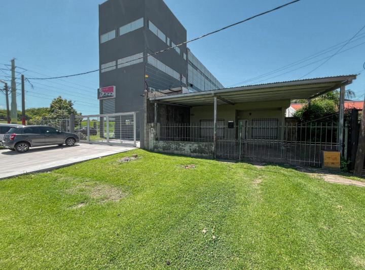 Bodega-Galpón · 1158m² · 8 Ambientes · 1 Cochera