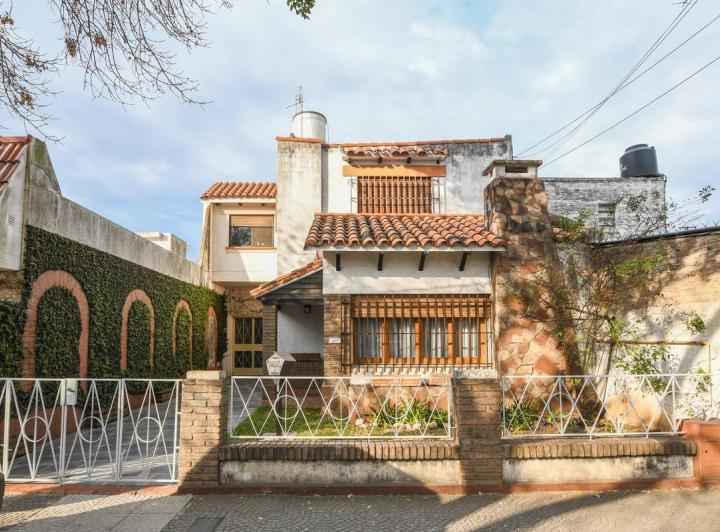 Casa · 205m² · 6 Ambientes · 3 Cocheras