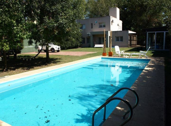 Casa · 200m² · 6 Ambientes · 2 Cocheras