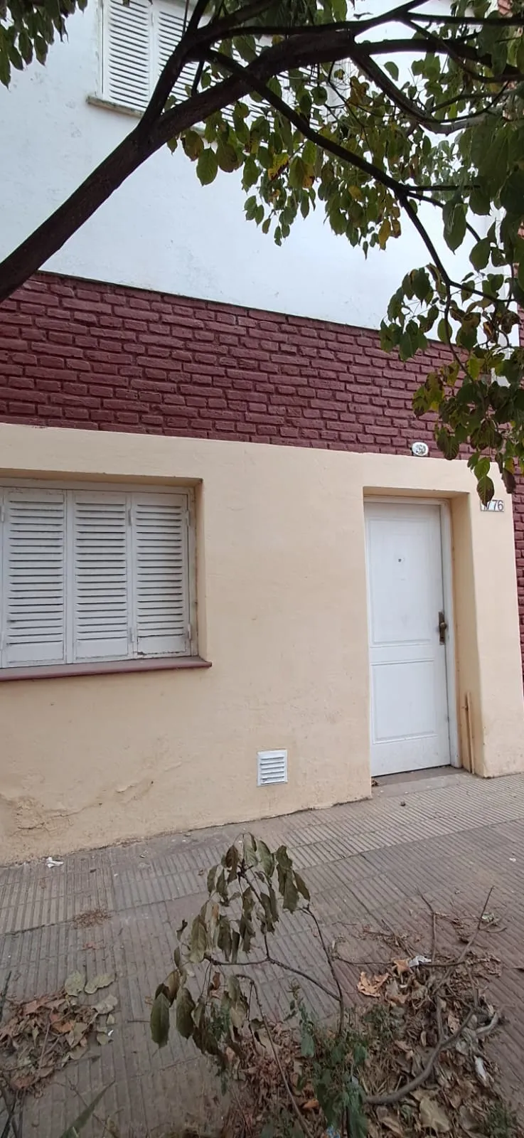 Inversión Casa apta a oficina tipo Duplex a metros de Av. Caraffa