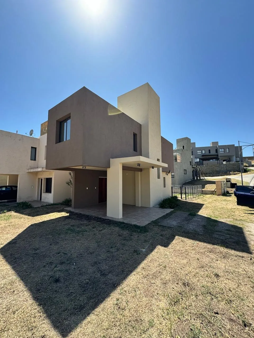 Alquiler de duplex de tres dormitorios en Barrio Privado La Cuesta