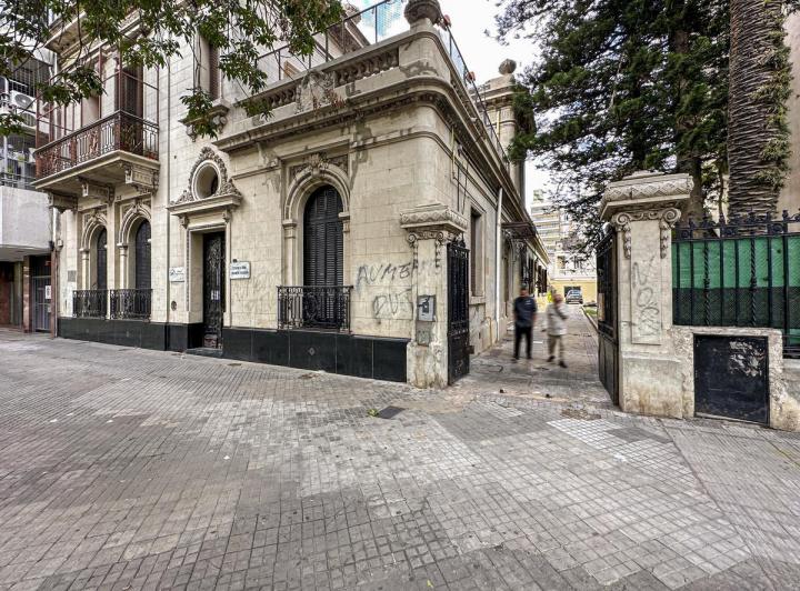 Local comercial · 1015m² · 26 Ambientes · 2 Cocheras