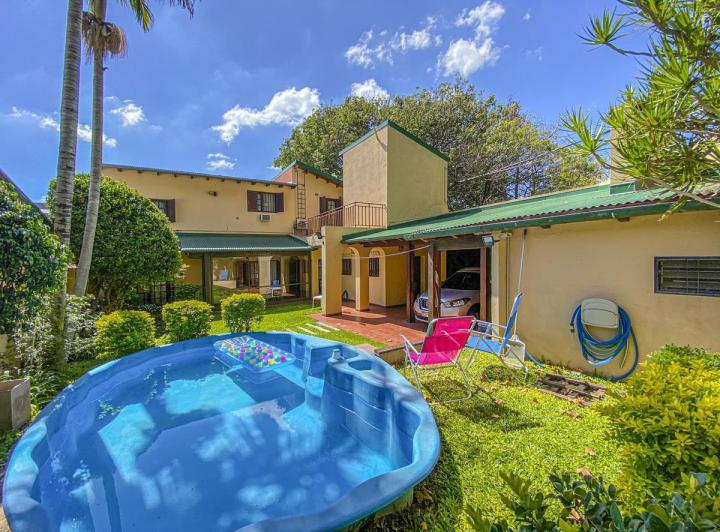 Casa · 252m² · 6 Ambientes · 2 Cocheras