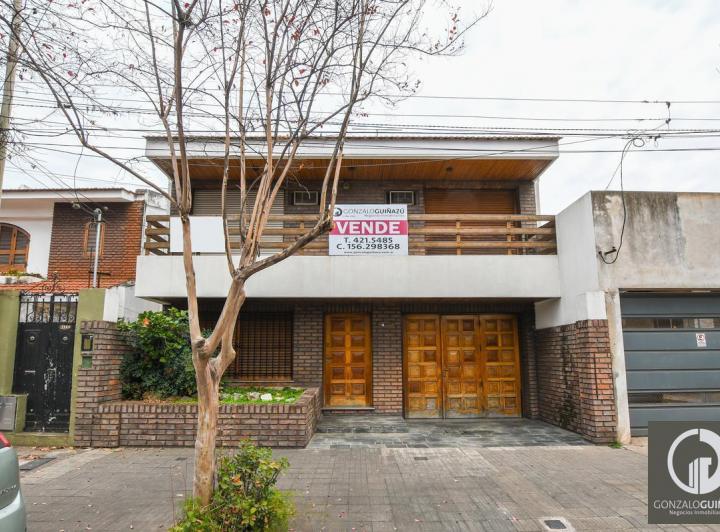 Casa · 240m² · 6 Ambientes · 1 Cochera