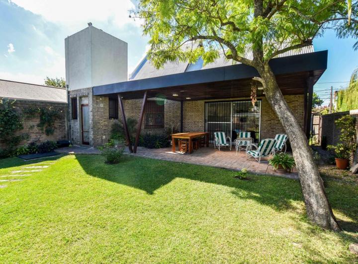 Casa · 190m² · 5 Ambientes · 2 Cocheras