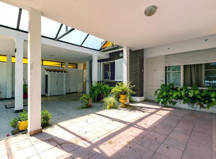 Casa · 310m² · 8 Ambientes · 2 Cocheras
