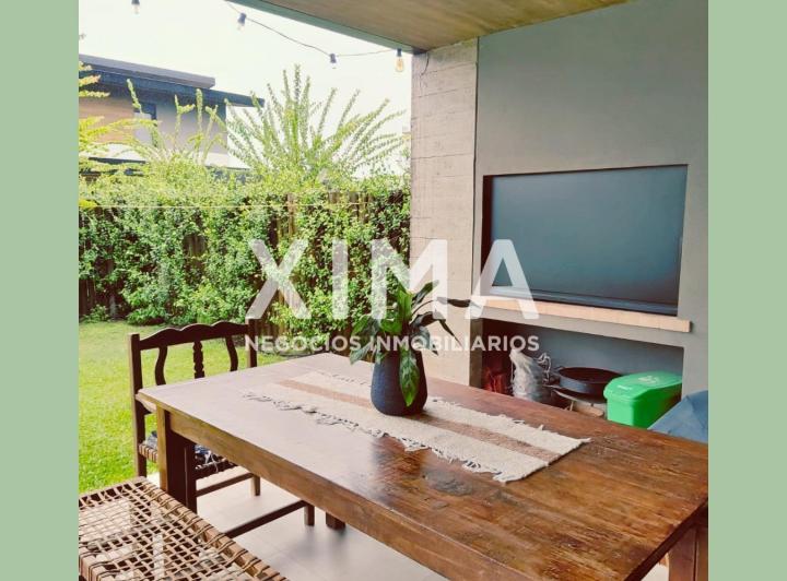Casa · 137m² · 2 Dormitorios · 2 Cocheras