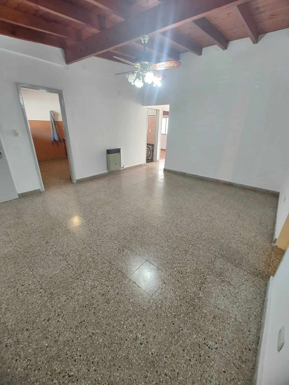 Casa 2 Dorm. Villa Siburu! Venta!